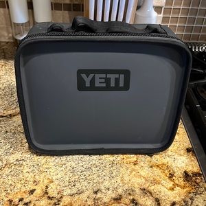 Yeti daytrip lunchbox